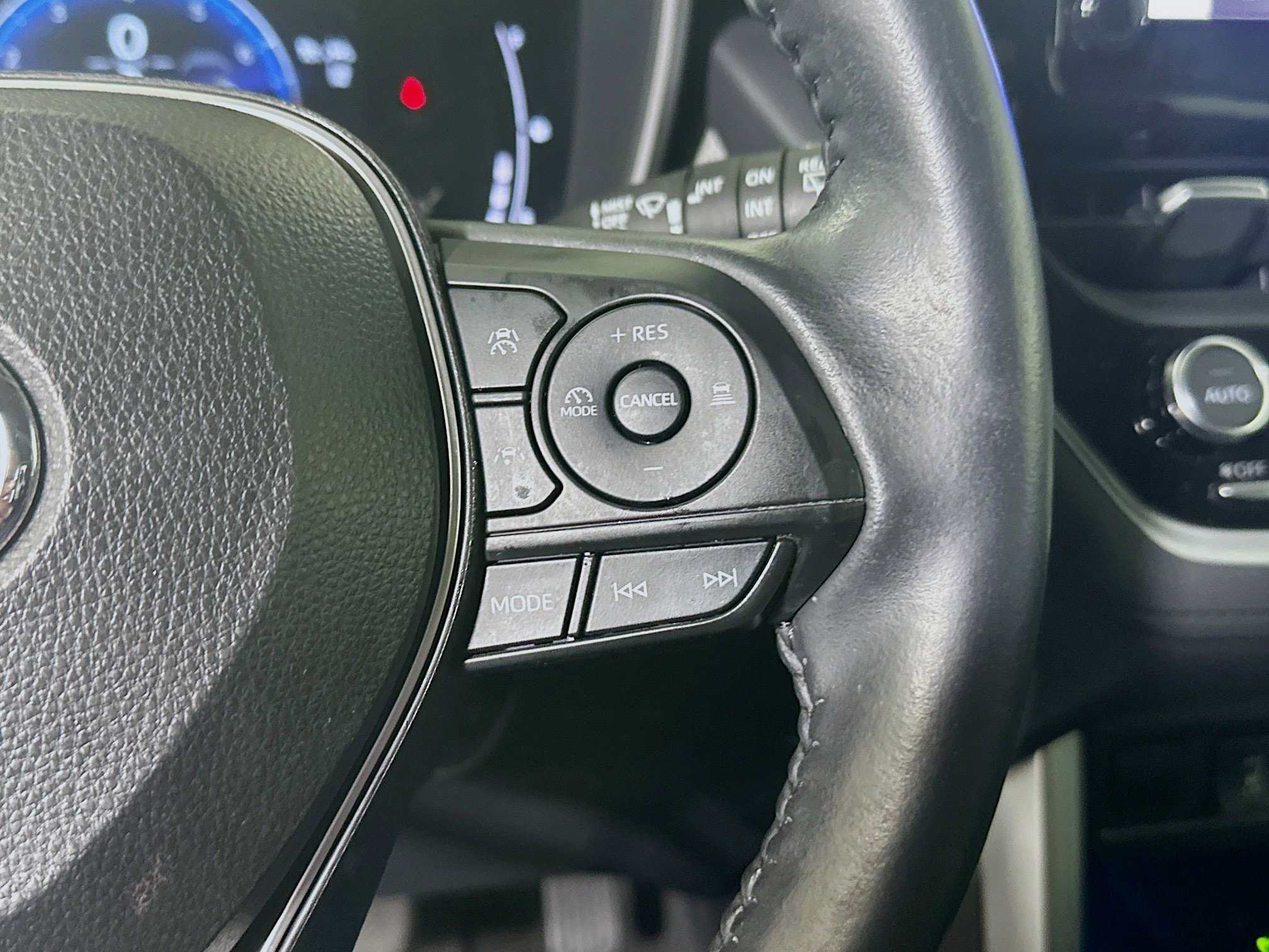 Used 2023 Toyota Corolla Cross XLE w/ Convenience Package AWD/4WD image 17