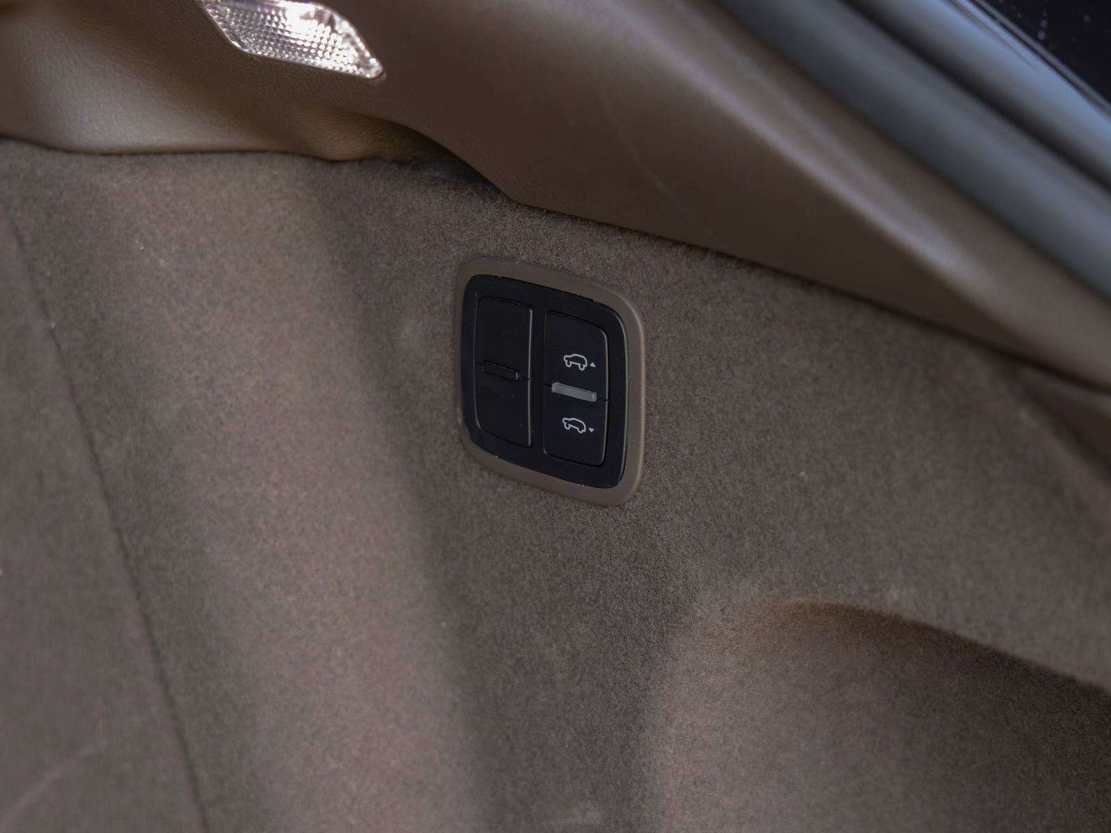 Used 2016 Porsche Macan Turbo image 49