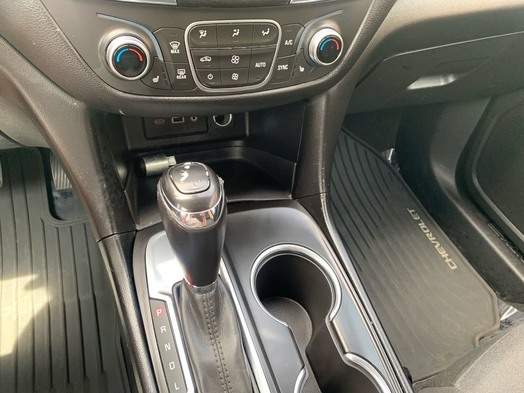 Used 2019 Chevrolet Equinox LT w/ Driver Convenience Package FWD image 12