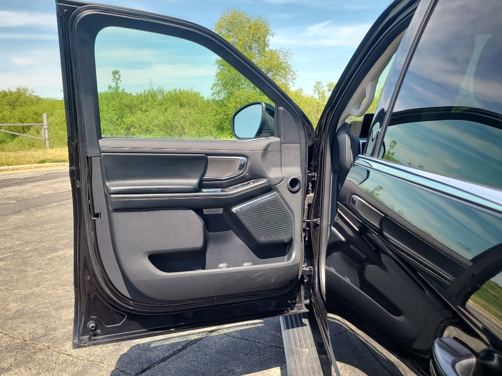 Used 2025 Ford Expedition Platinum AWD/4WD image 10
