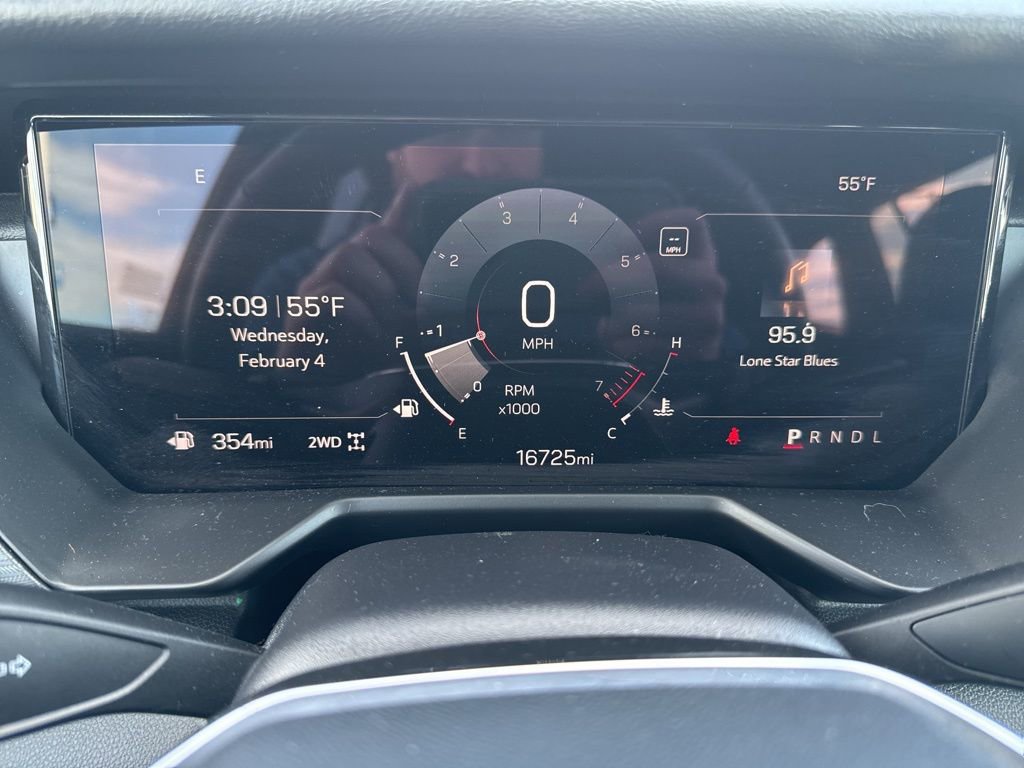 Used 2025 GMC Acadia Elevation image 13