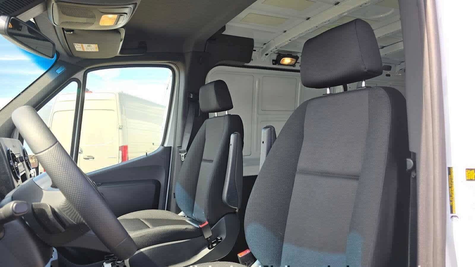Used 2025 Mercedes-Benz Sprinter 2500 image 24