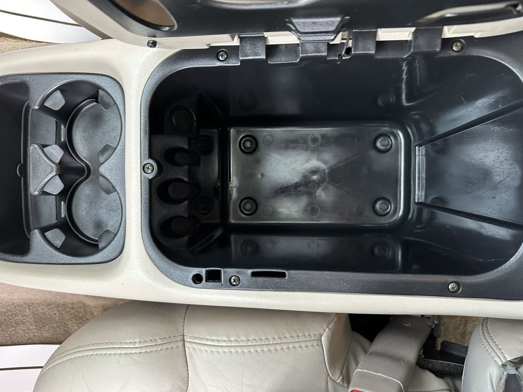 Used 2002 Chevrolet Suburban LT image 25