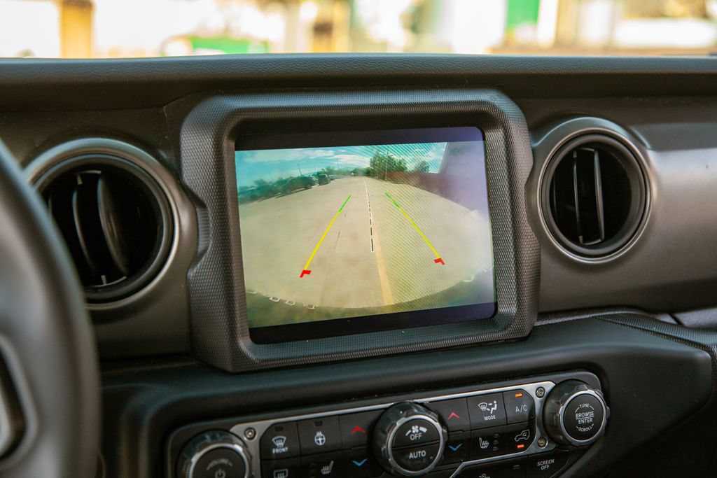 Used 2023 Jeep Wrangler Unlimited w/ Sun & Screen Package AWD/4WD image 16