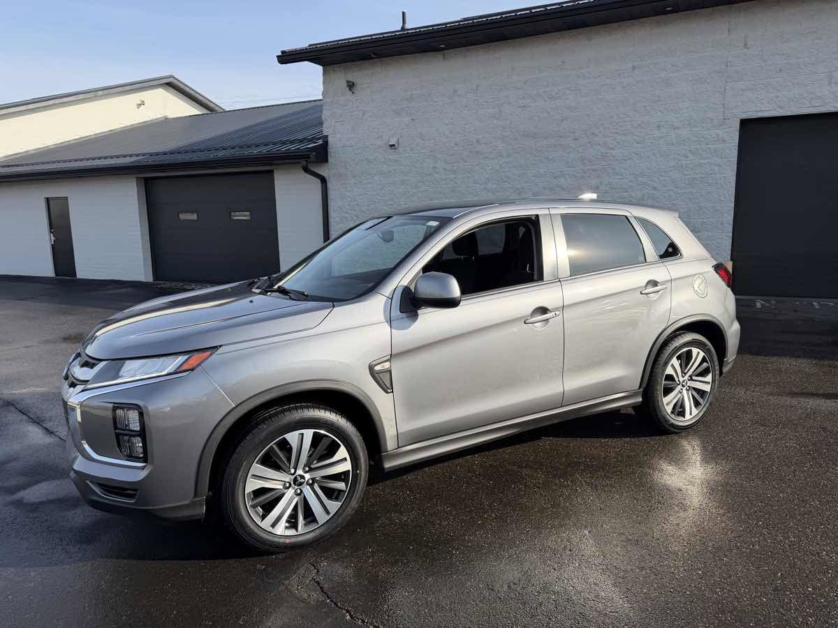 Used 2021 Mitsubishi Outlander Sport ES image 2