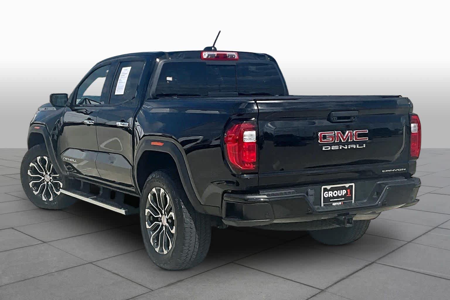 Used 2023 GMC Canyon Denali w/ Denali Black Edition AWD/4WD image 11