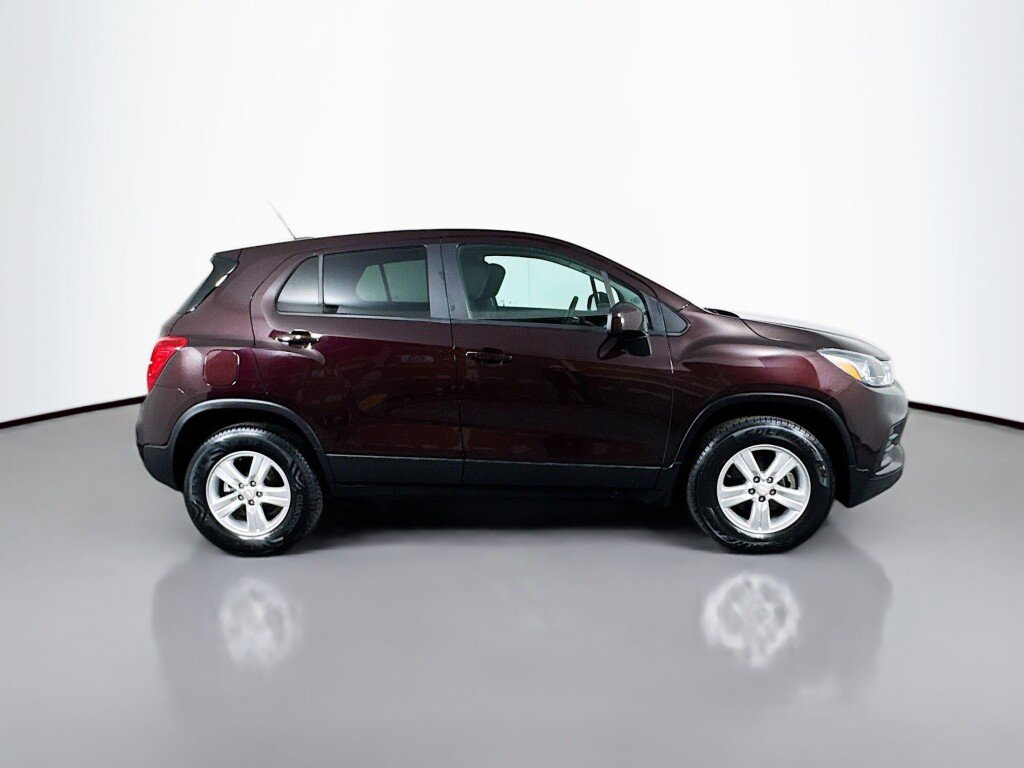 Used 2021 Chevrolet Trax LS w/ Tint and Cruise Package AWD/4WD image 6