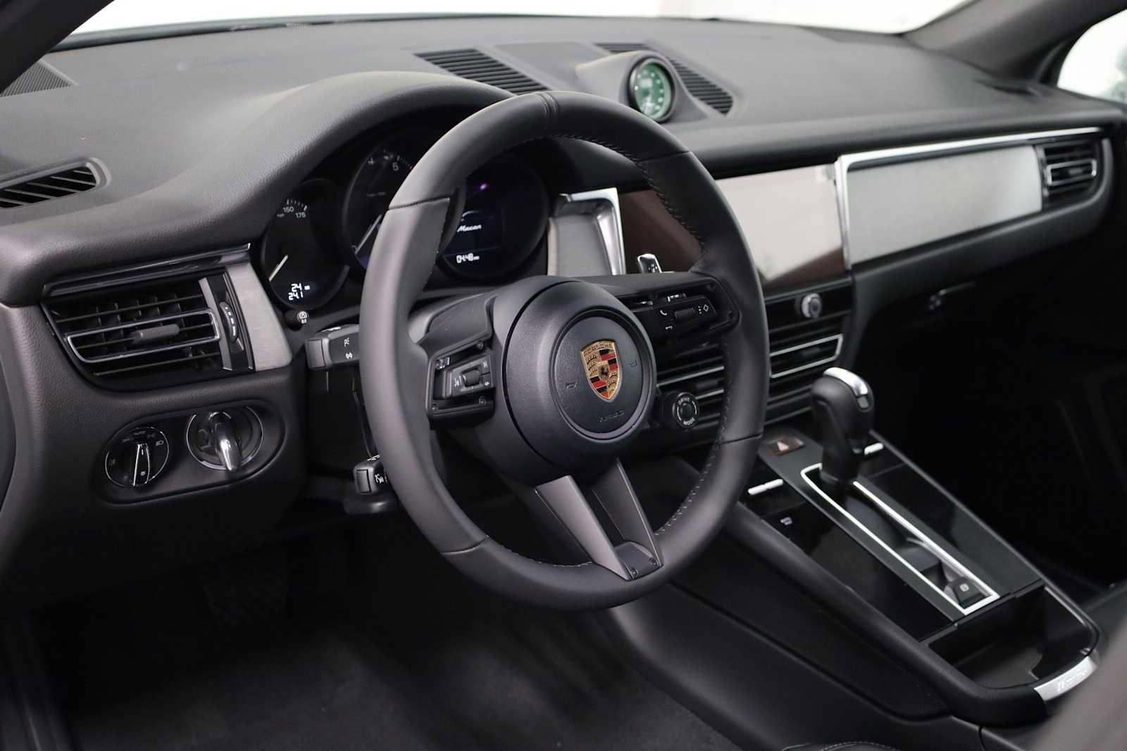 New 2026 Porsche Macan image 4