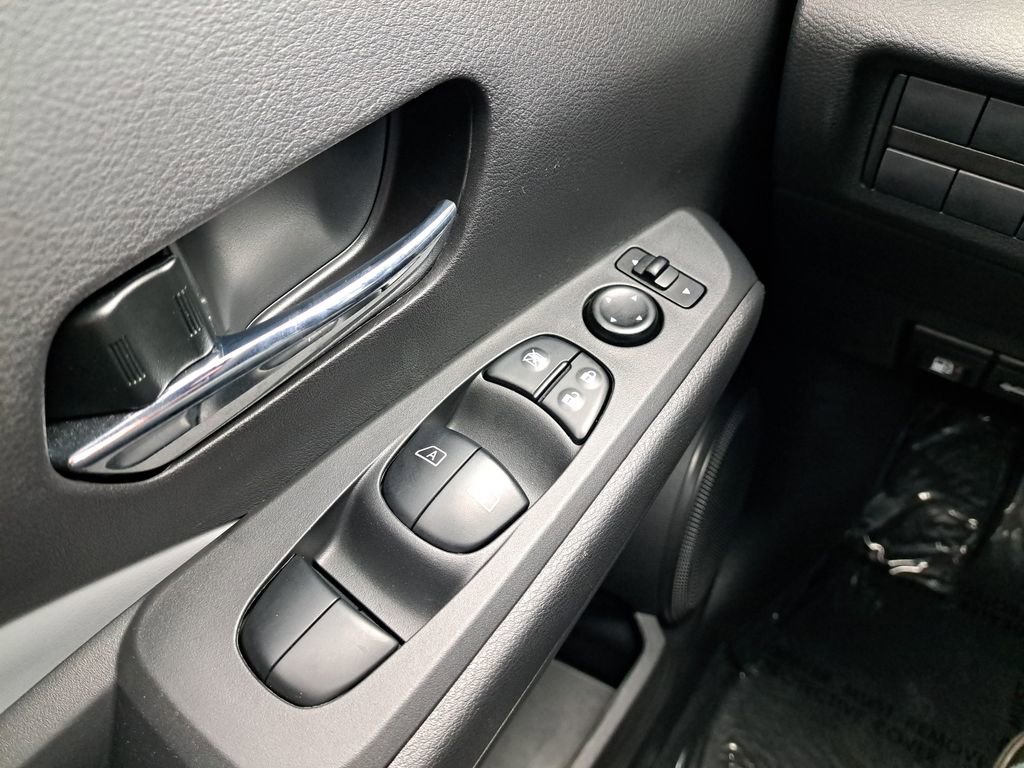 Used 2021 Nissan Kicks SR w/ SR Premium Package FWD image 31