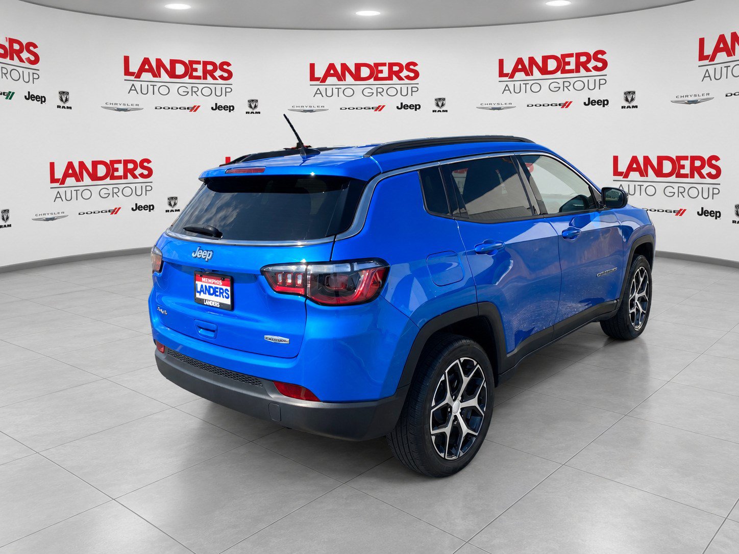 Used 2024 Jeep Compass Latitude AWD/4WD image 5