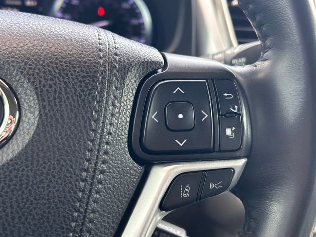 Used 2019 Toyota Highlander XLE FWD image 19