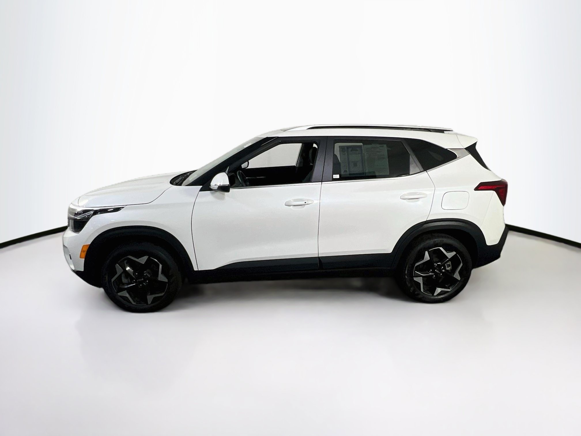 Used 2024 Kia Seltos EX AWD/4WD image 8