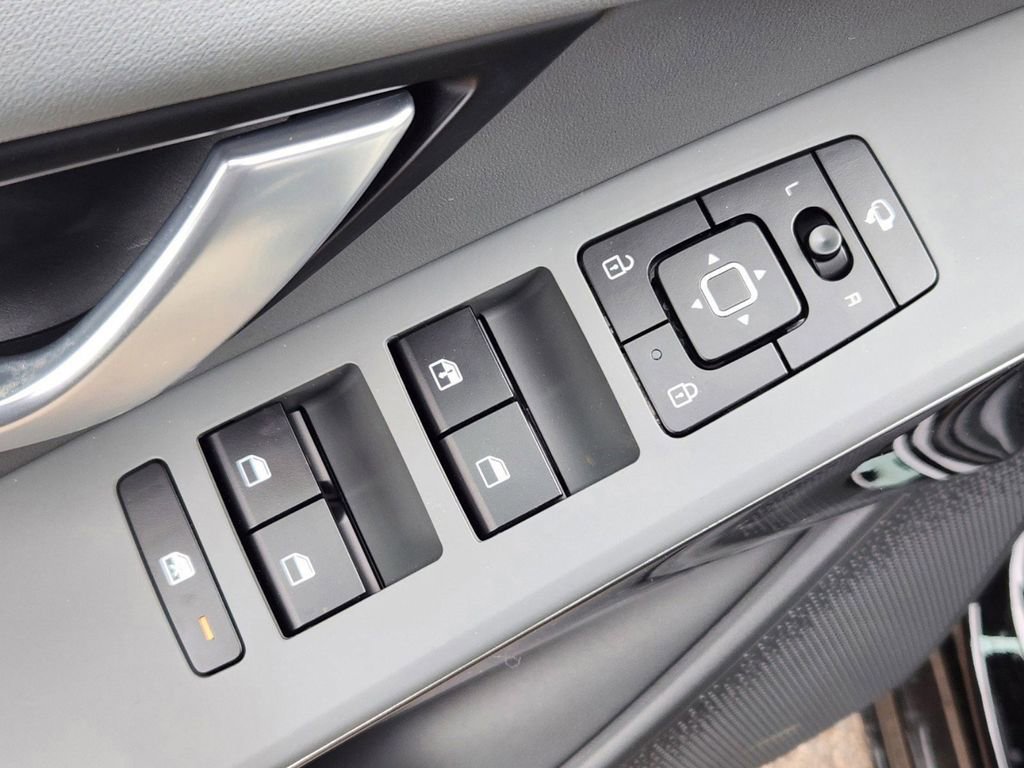 New 2025 Kia Niro EX Touring image 8