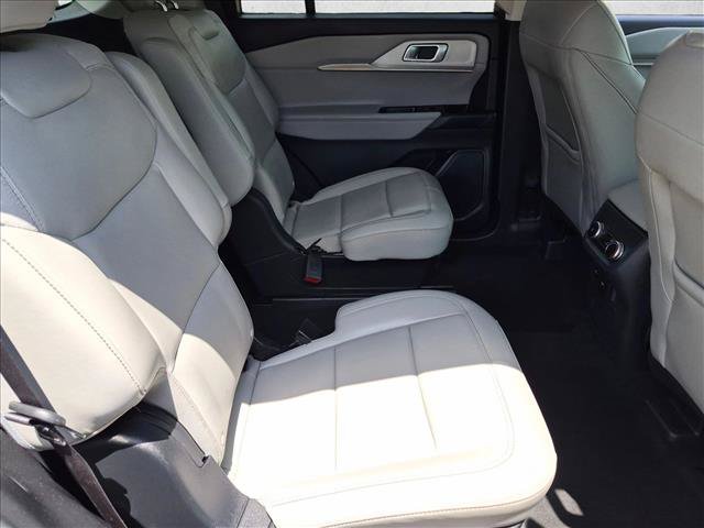 Used 2025 Ford Explorer Active w/ Active Comfort Package RWD image 17