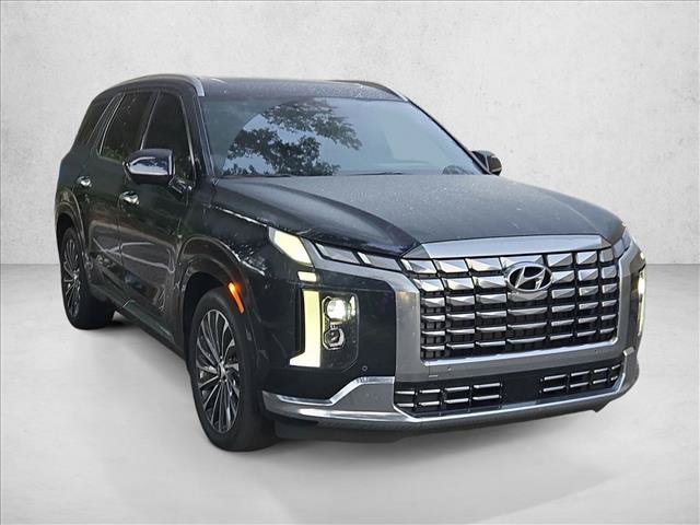 Used 2023 Hyundai Palisade Calligraphy w/ Winter Package FWD image 3