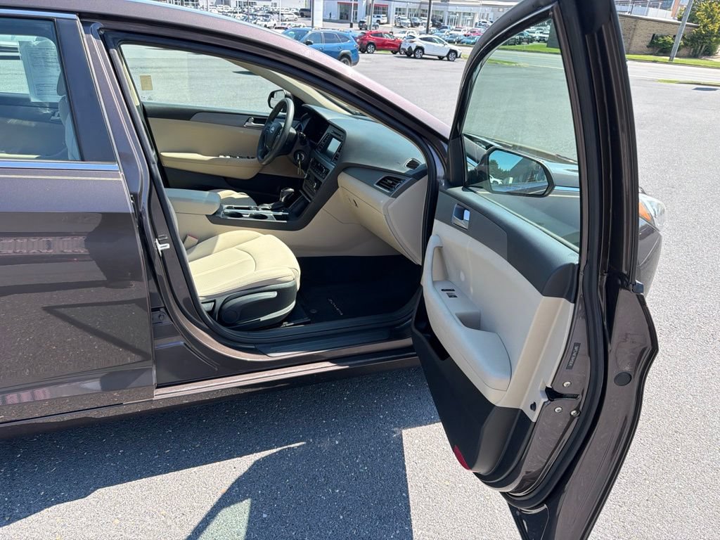 Used 2017 Hyundai Sonata SE FWD image 19