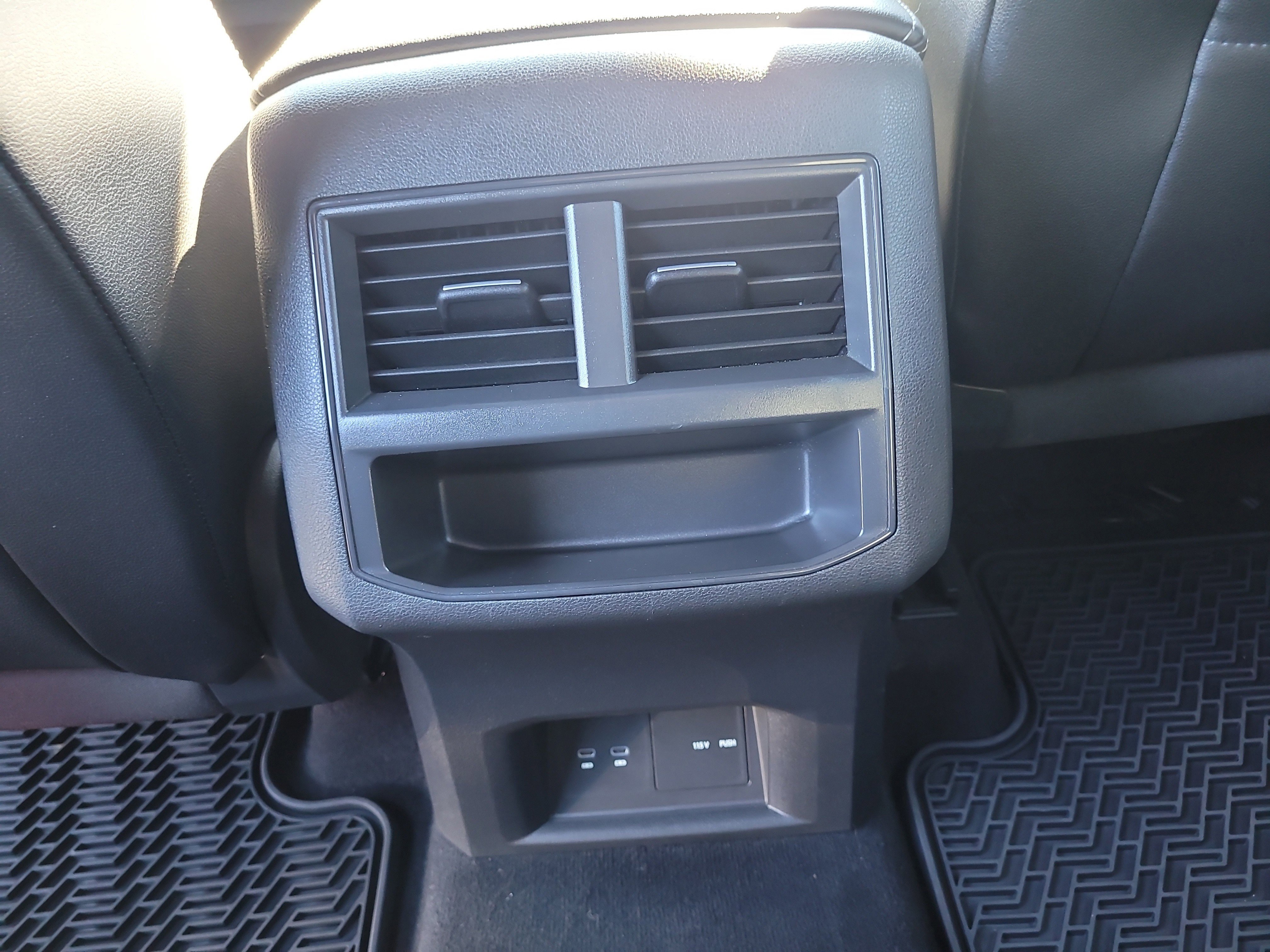 Used 2021 Volkswagen Atlas Cross Sport SE image 17