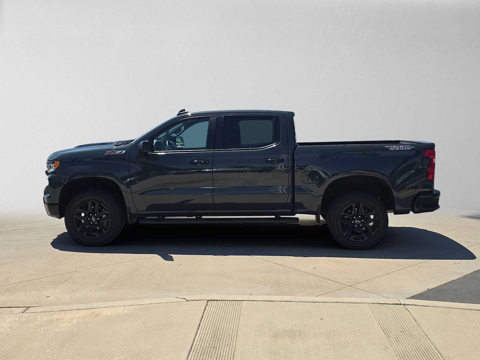 Used 2025 Chevrolet Silverado 1500 LT Trail Boss w/ Convenience Package II AWD/4WD image 6