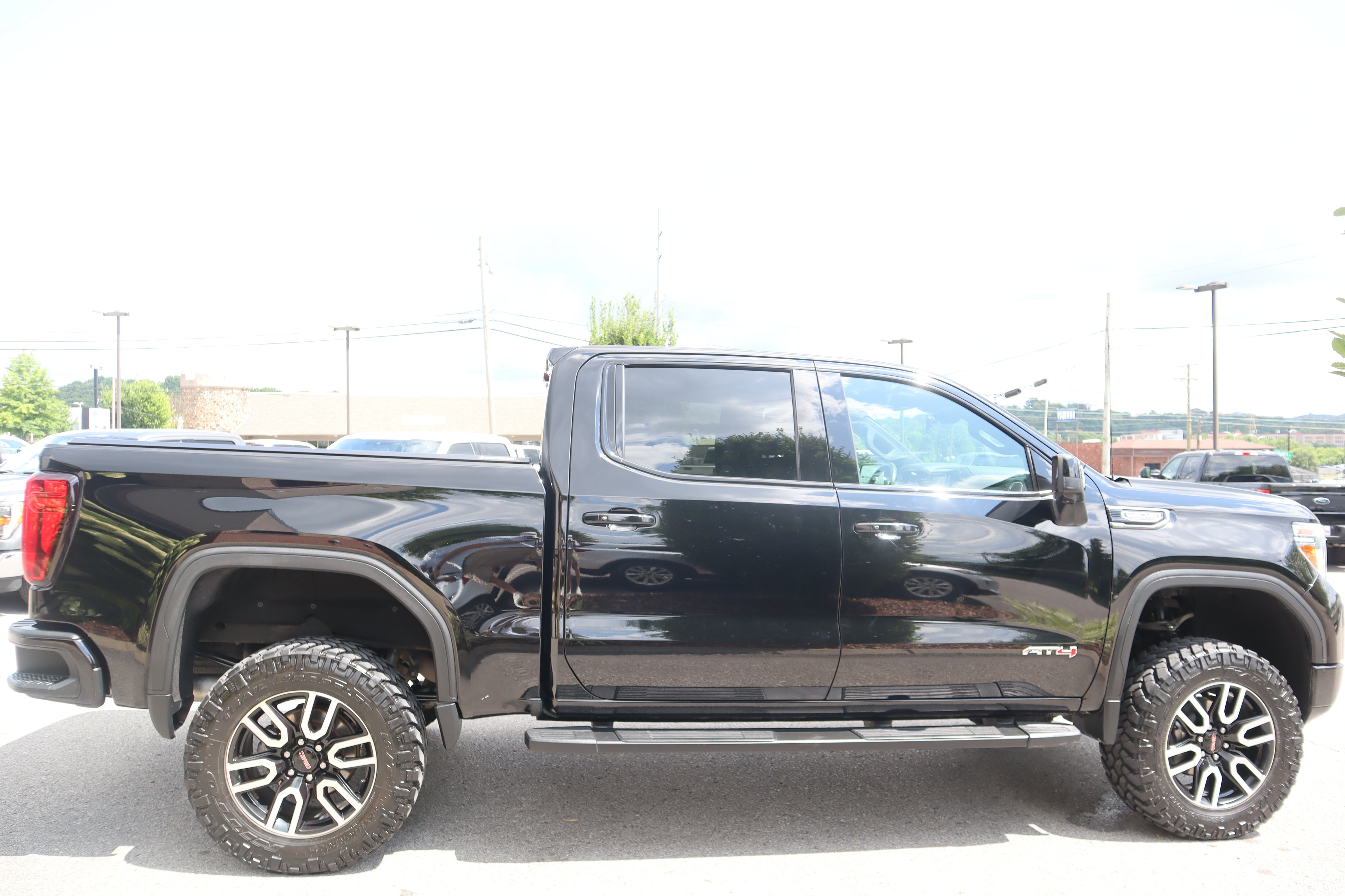 Used 2020 GMC Sierra 1500 AT4 w/ AT4 Premium Package AWD/4WD image 6