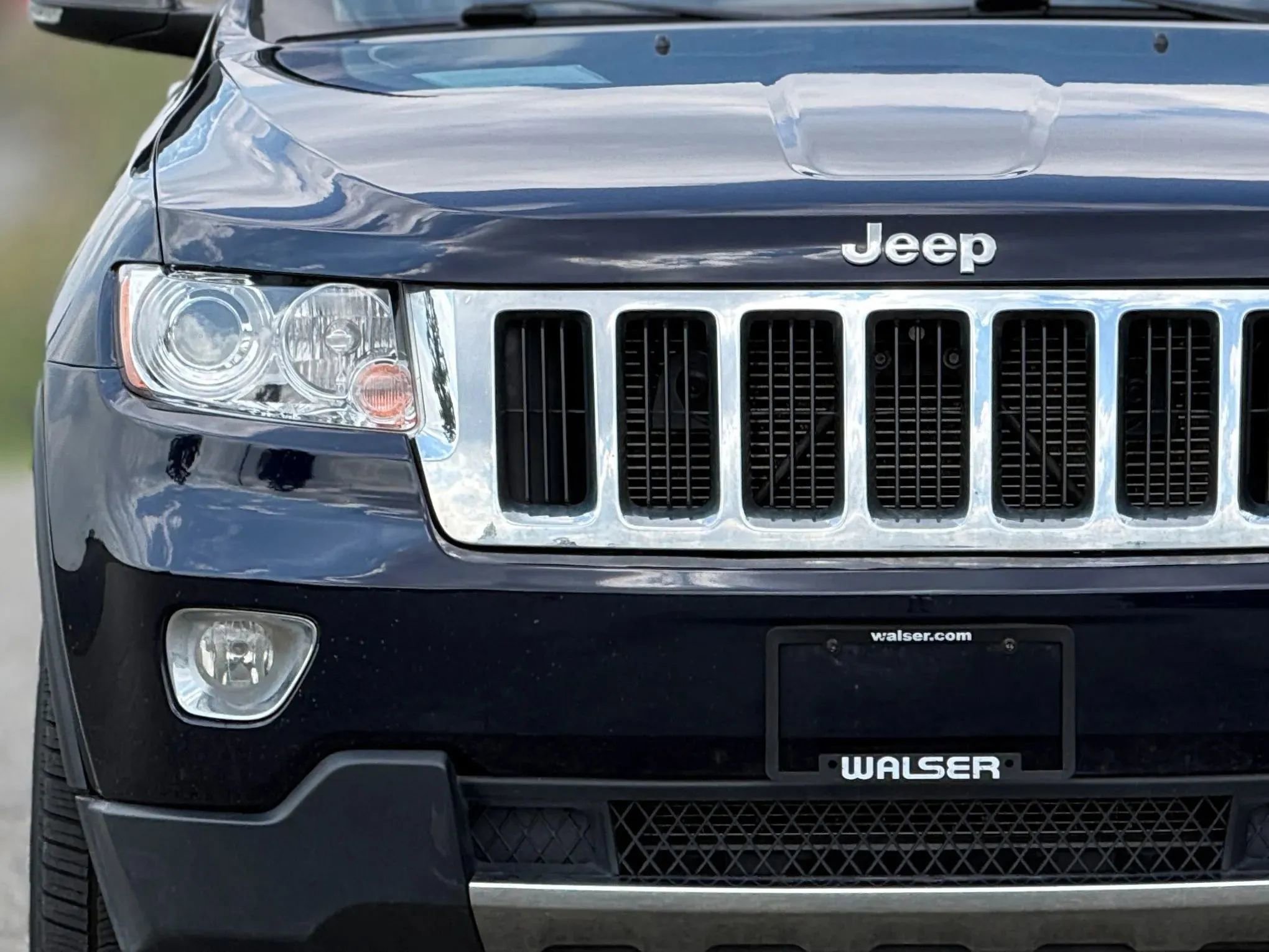 Used 2011 Jeep Grand Cherokee Limited w/ Luxury Group II image 11