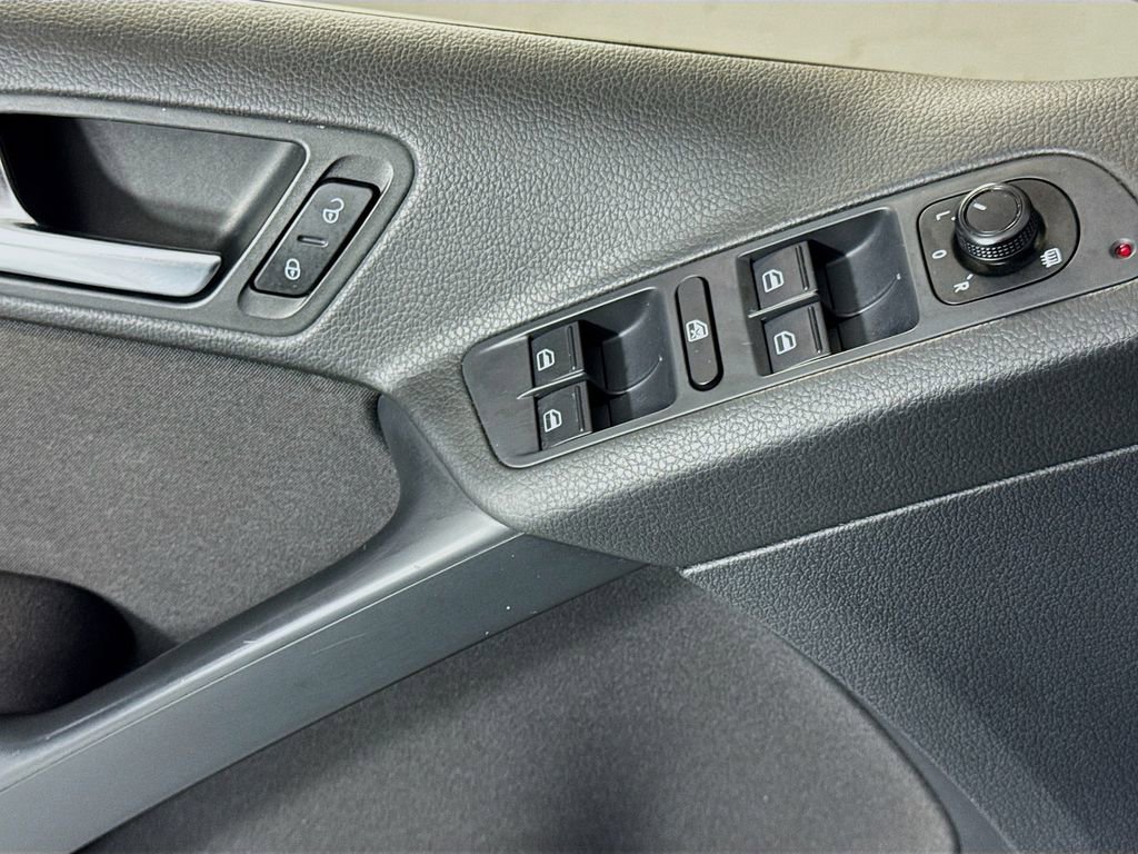 Used 2018 Volkswagen Tiguan Limited w/ Premium Package FWD image 23