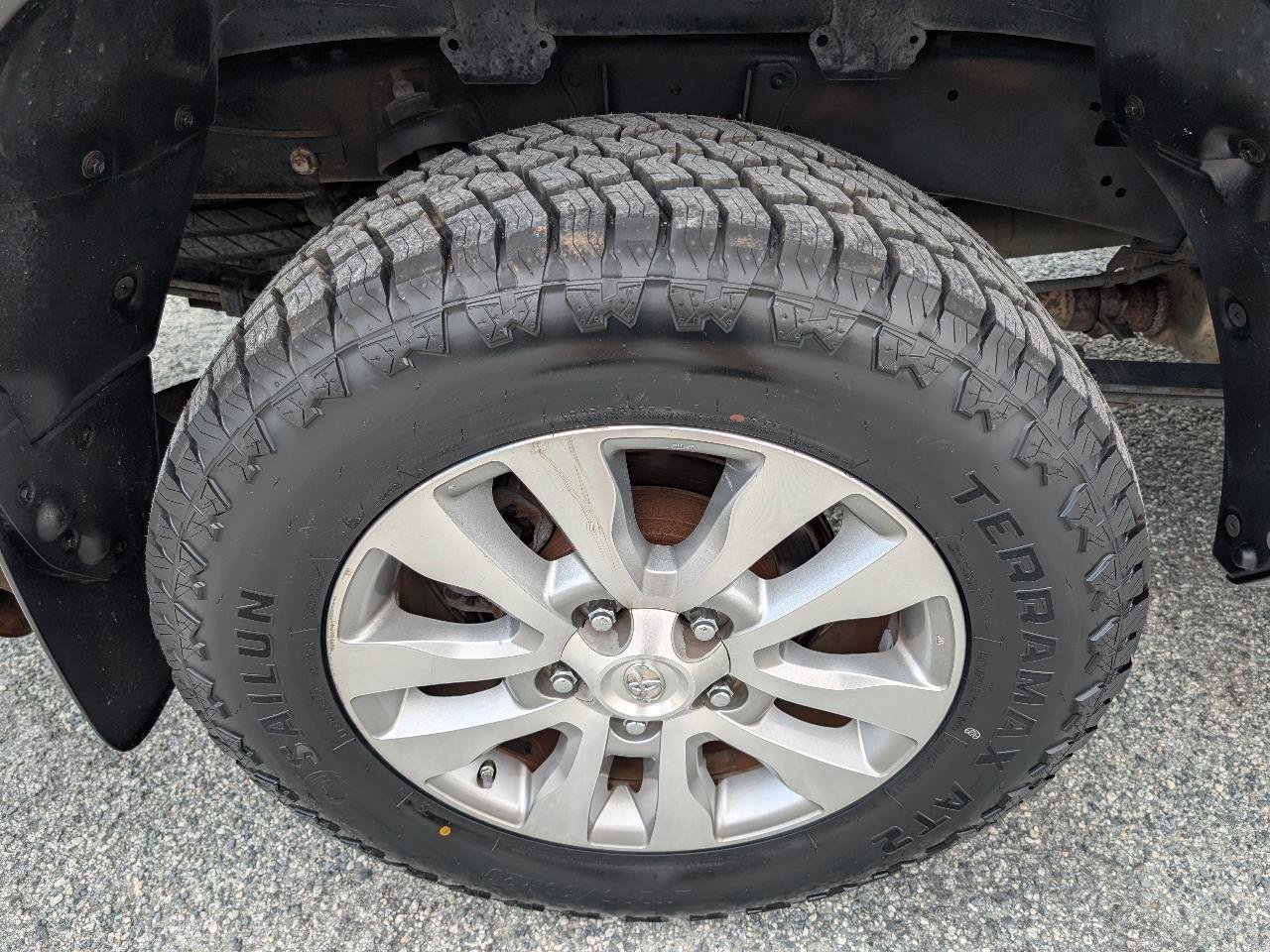 Used 2012 Toyota Tundra Limited w/ Platinum Pkg AWD/4WD image 9