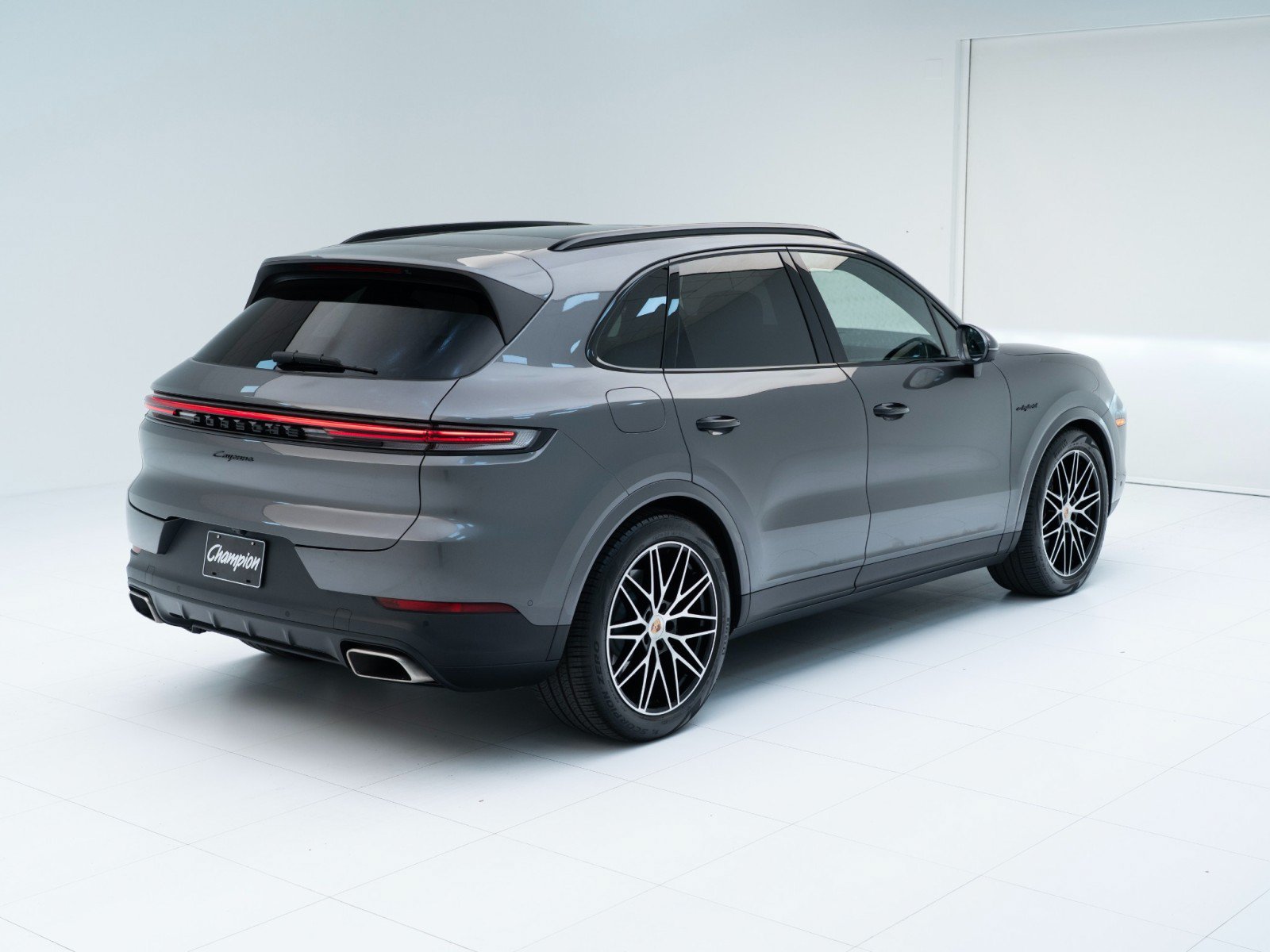 Certified 2025 Porsche Cayenne GTS AWD/4WD image 9