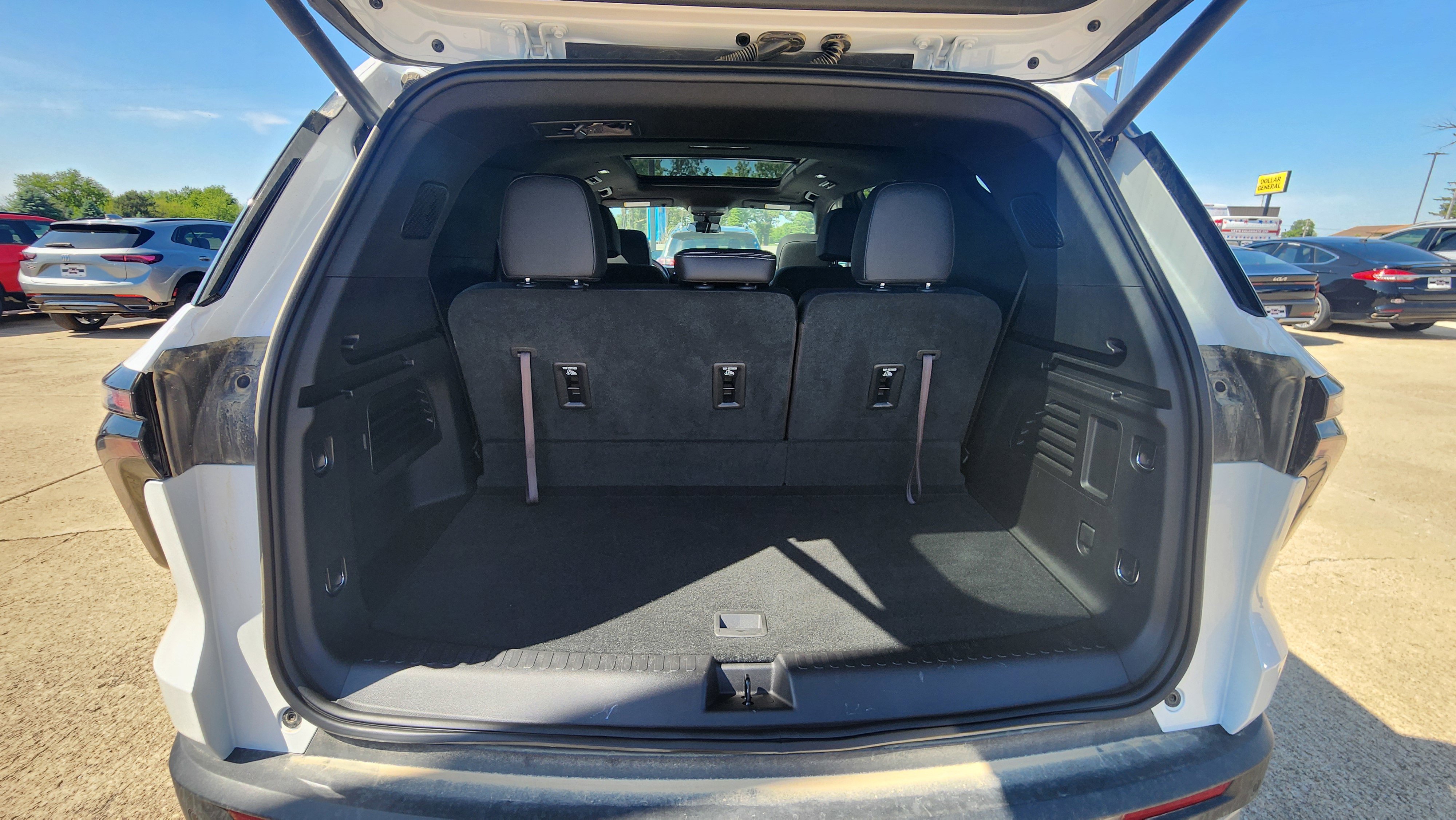 Used 2025 Chevrolet Traverse LT w/ Sun and Wheel Package AWD/4WD image 23