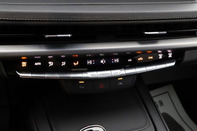 Used 2025 Cadillac XT4 Premium Luxury image 31