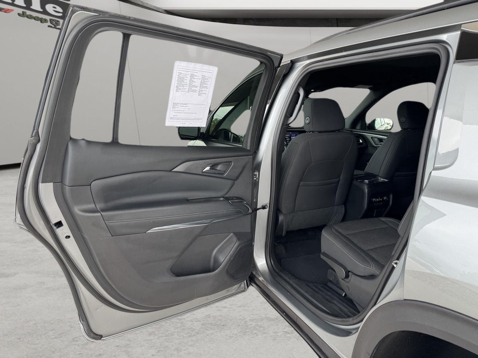 Used 2024 Chevrolet Traverse LT AWD/4WD image 8