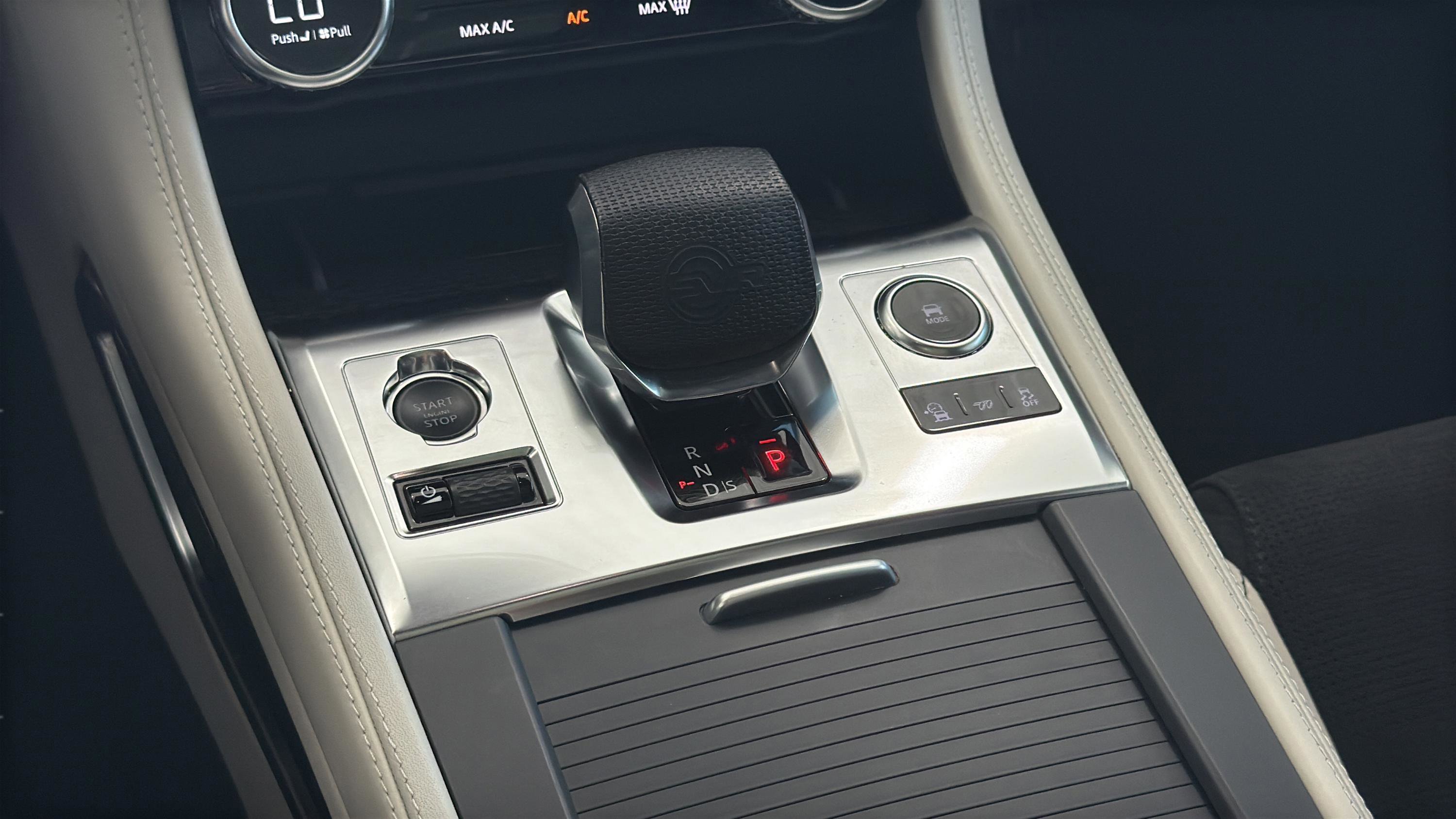 Used 2022 Jaguar F-PACE SVR AWD/4WD image 44