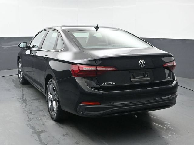 Used 2023 Volkswagen Jetta SE FWD image 3