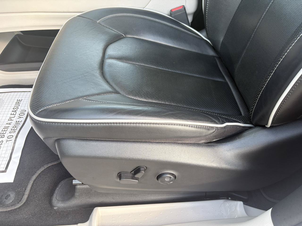 Used 2024 Chrysler Pacifica Limited FWD image 18