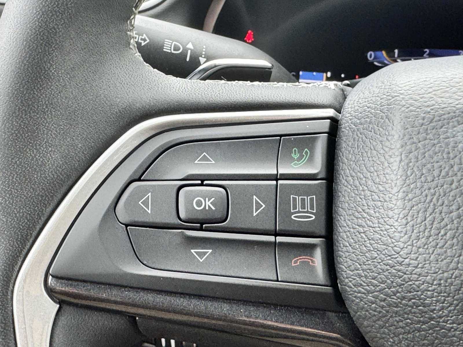Used 2023 Jeep Grand Cherokee Altitude AWD/4WD image 28