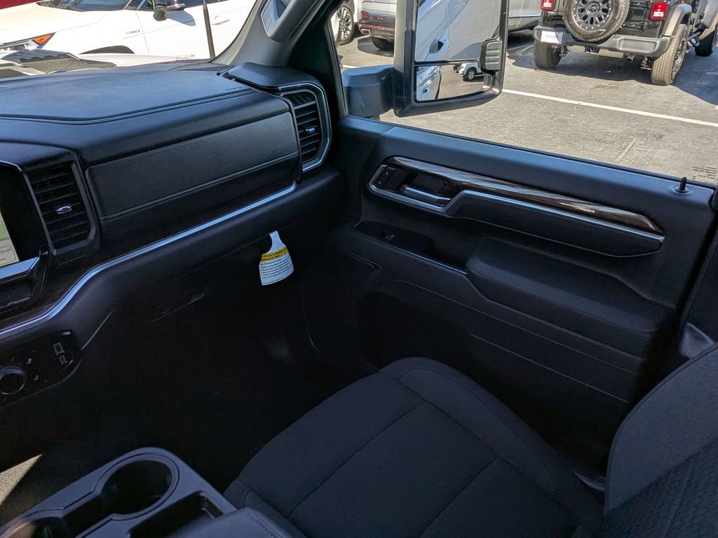 Used 2025 Chevrolet Silverado 2500 LT w/ Convenience Package image 18