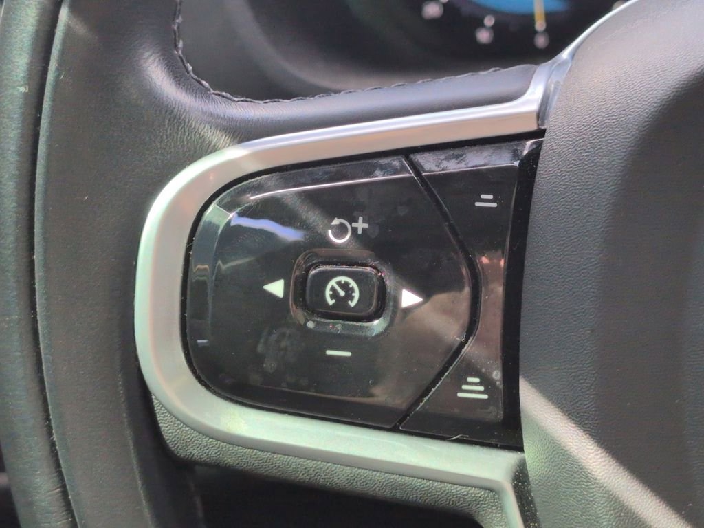 Used 2022 Volvo XC60 B5 Inscription w/ Advanced Package image 17