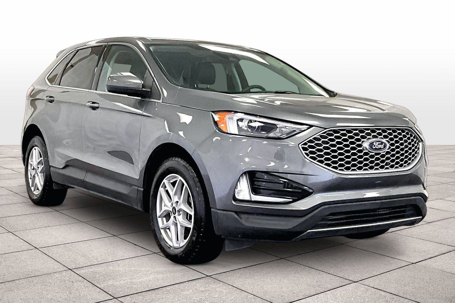 Used 2024 Ford Edge SEL w/ Convenience Package image 2