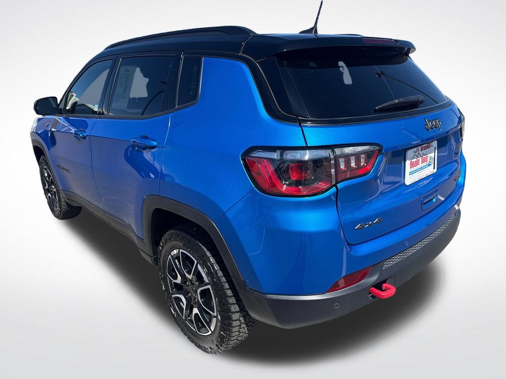 Used 2025 Jeep Compass Trailhawk AWD/4WD image 3