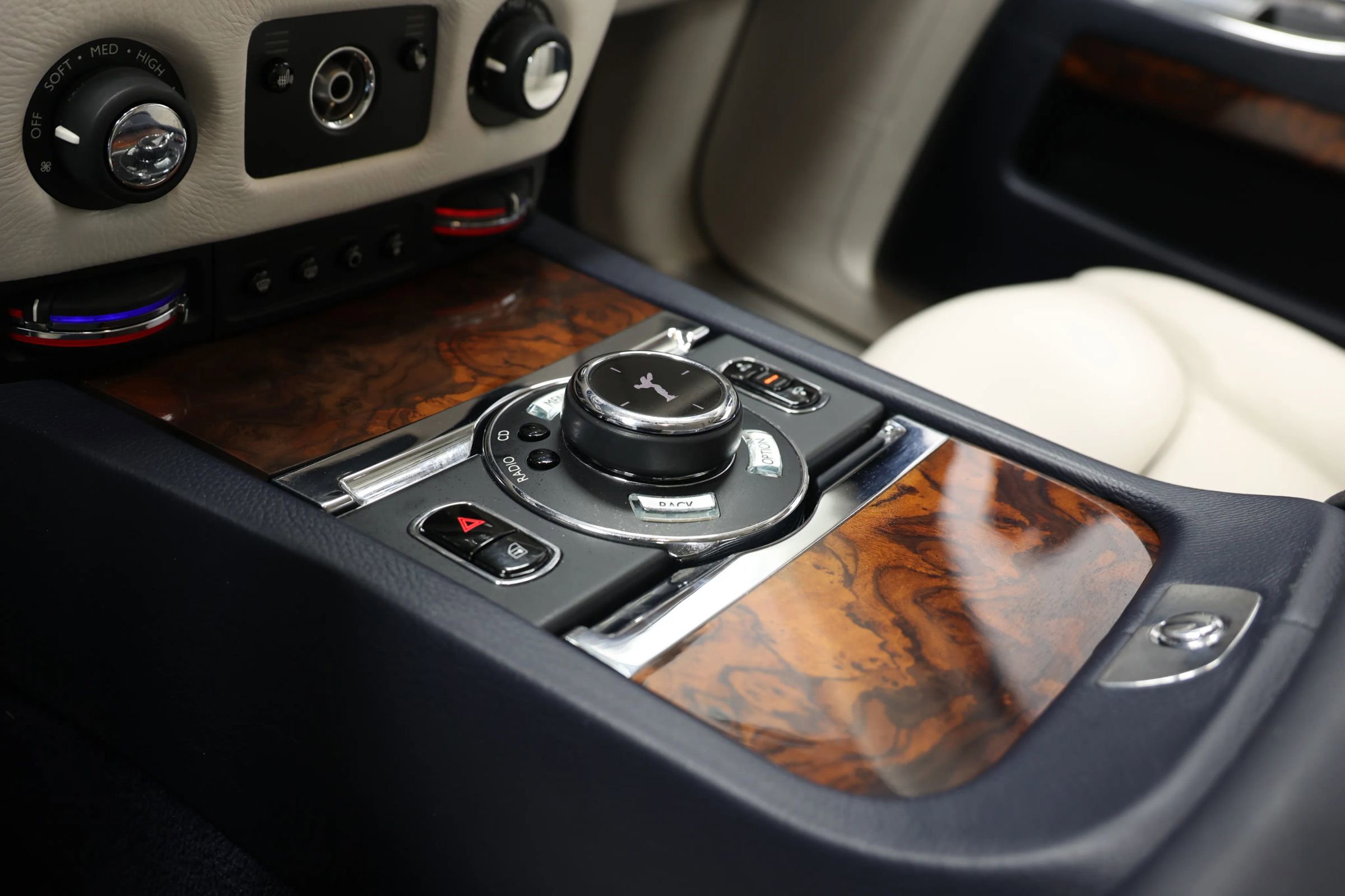 Used 2015 Rolls-Royce Ghost image 41