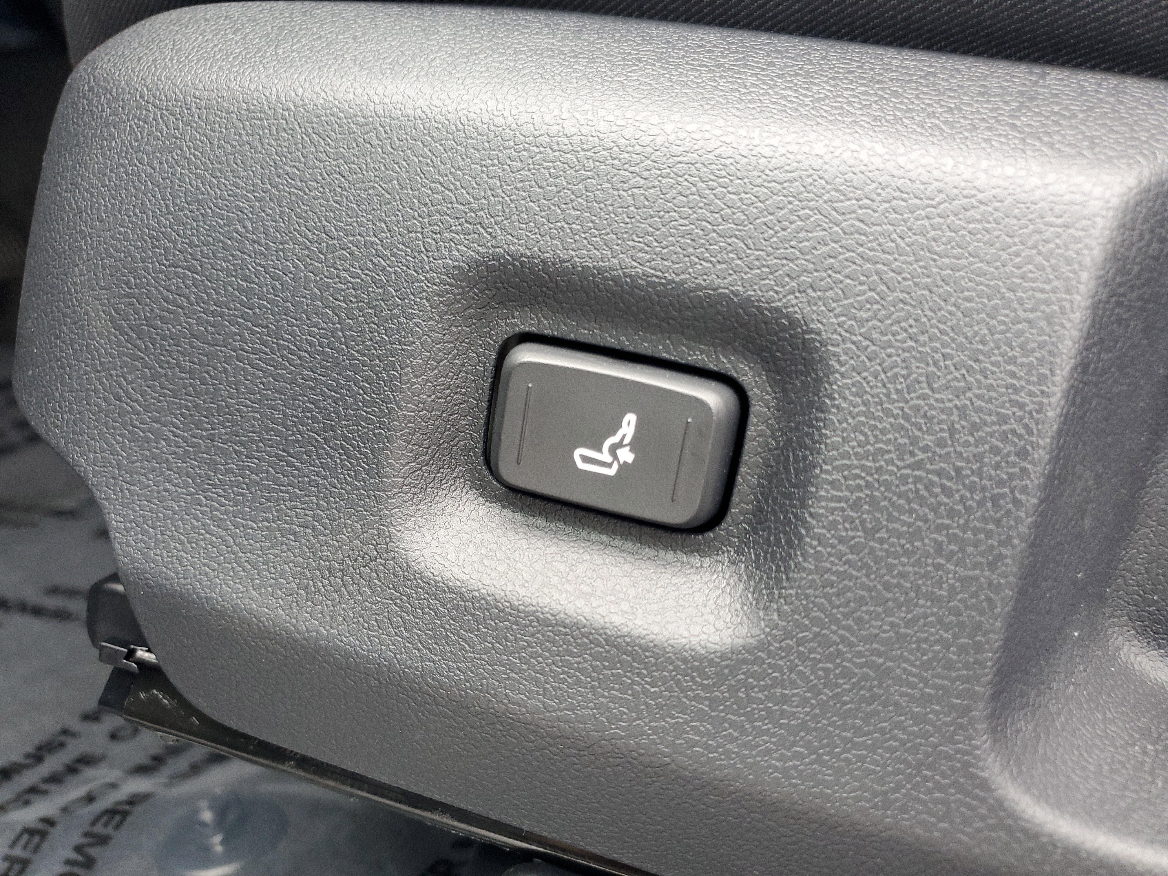 Used 2025 Toyota Tacoma SR image 17