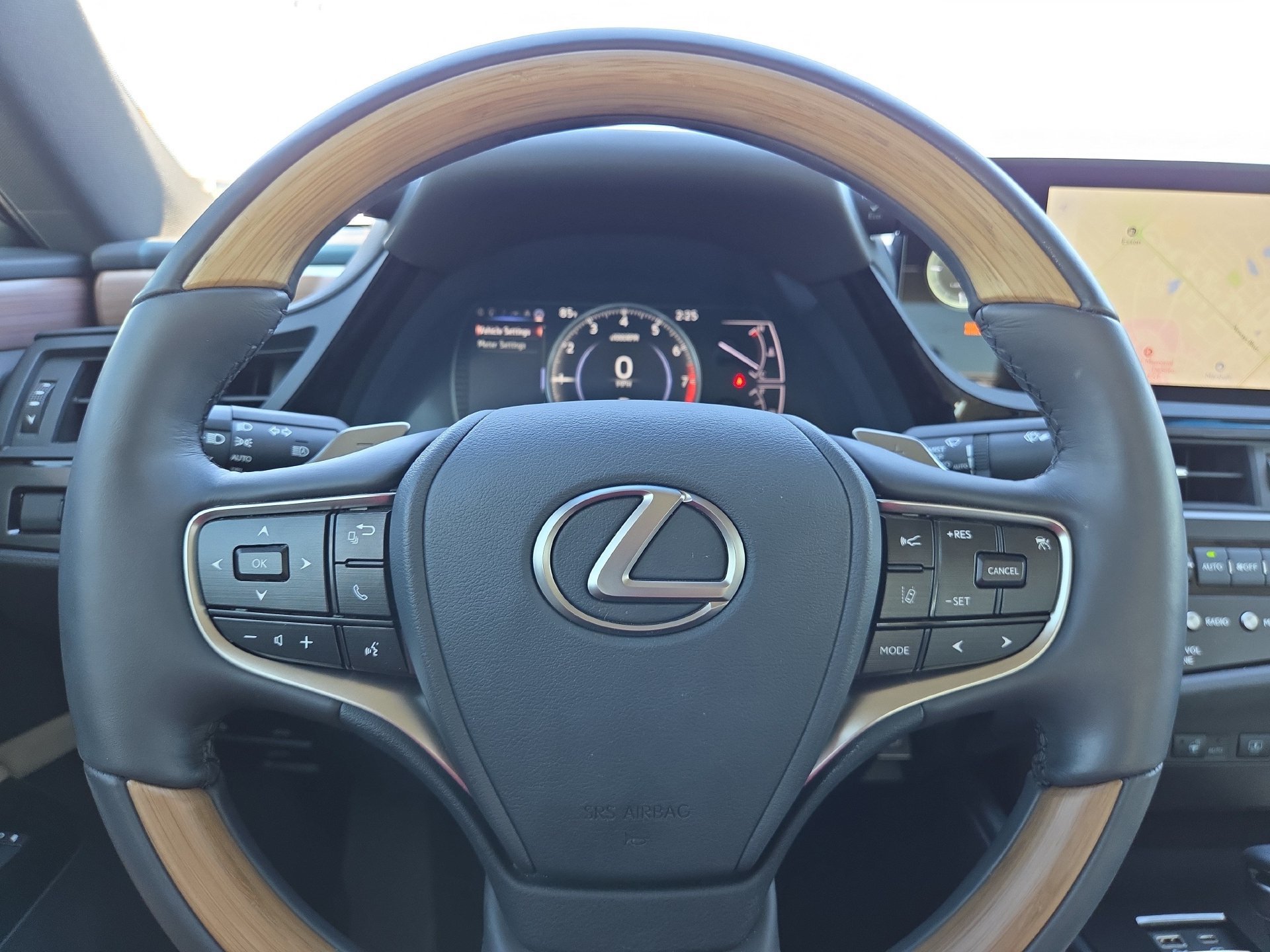 Used 2024 Lexus ES 350 w/ Technology Package FWD image 18