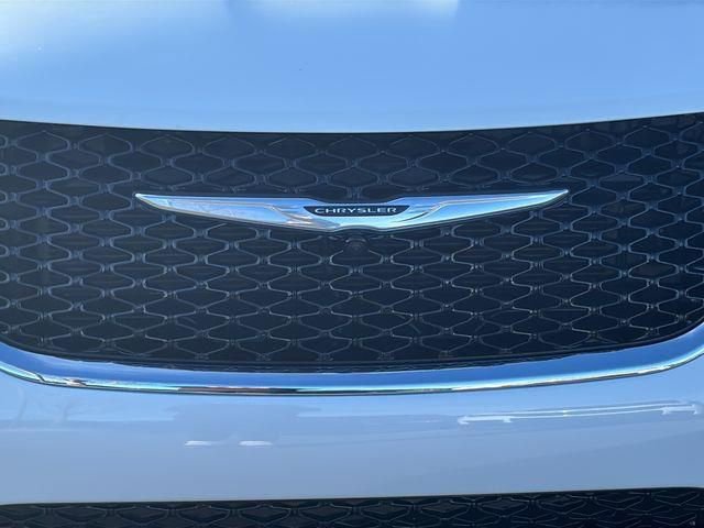 New 2026 Chrysler Pacifica Select FWD image 10