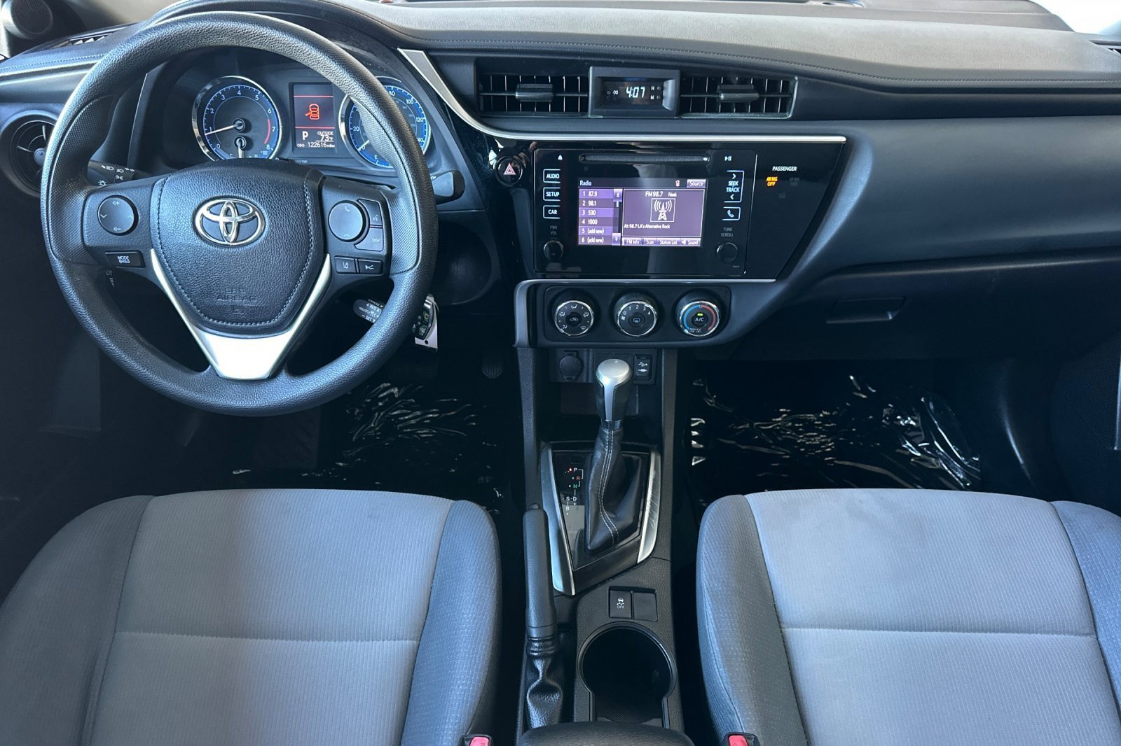 Used 2017 Toyota Corolla L w/ Carpet Mat Package (TMS) FWD image 12