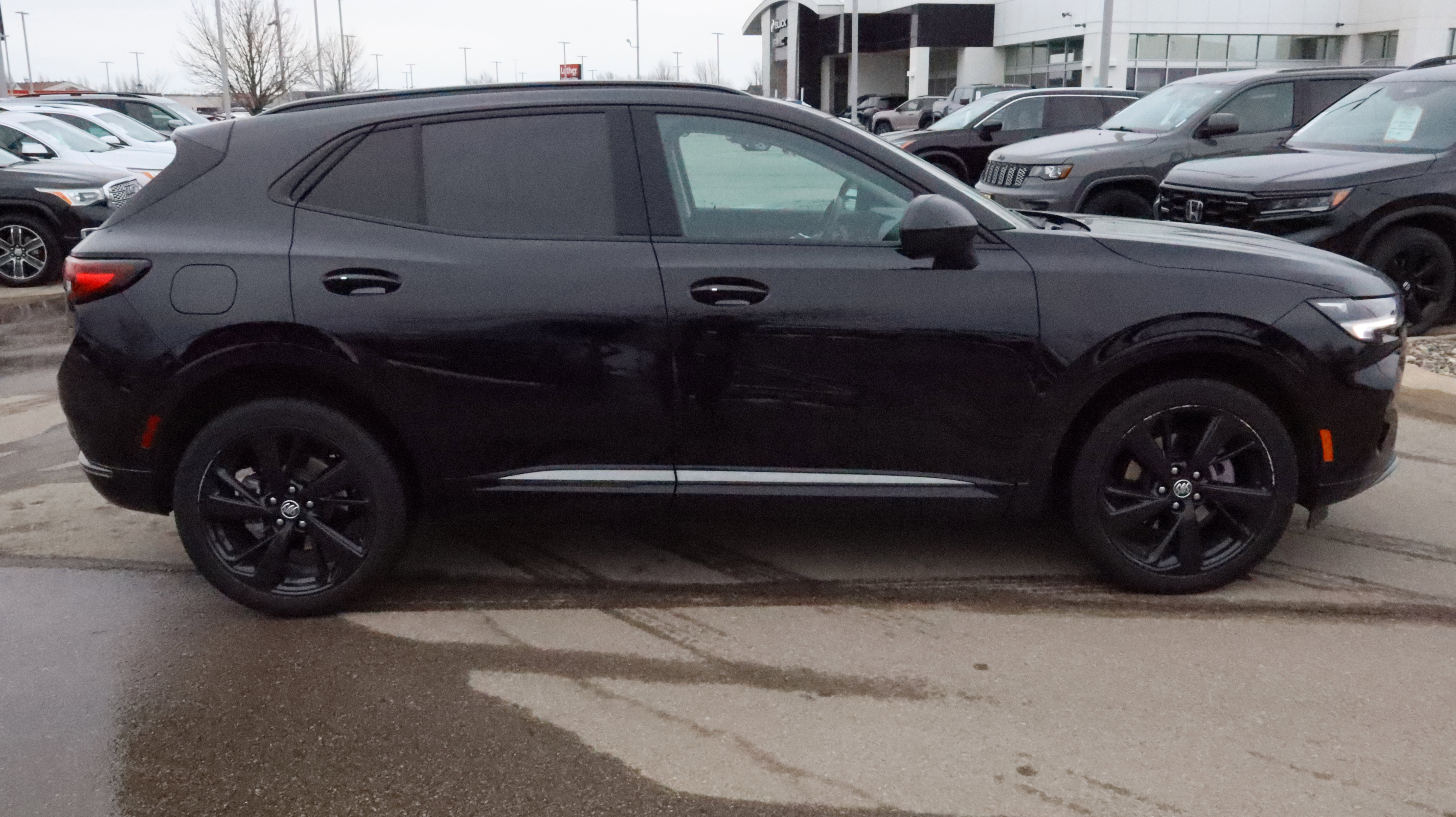 Certified 2022 Buick Envision Essence w/ Technology Package II AWD/4WD image 8