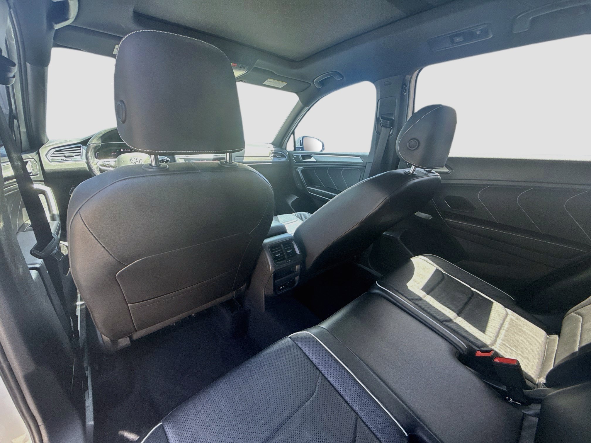Used 2022 Volkswagen Tiguan SEL R-Line AWD/4WD image 25