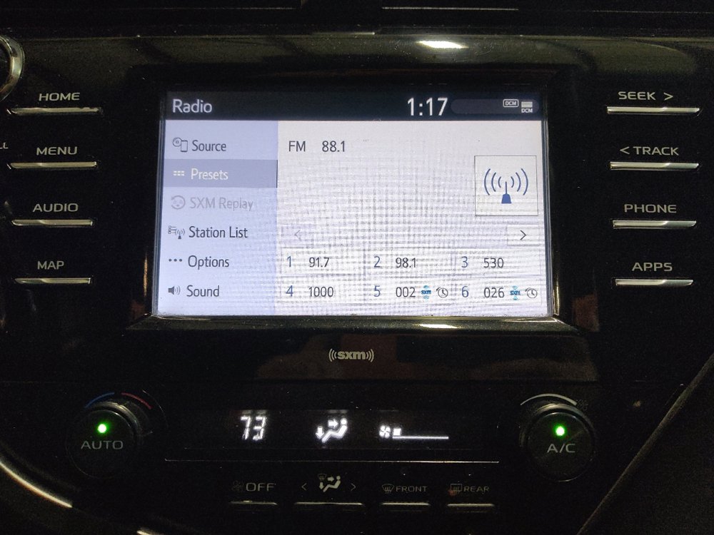 Used 2020 Toyota Camry SE image 25