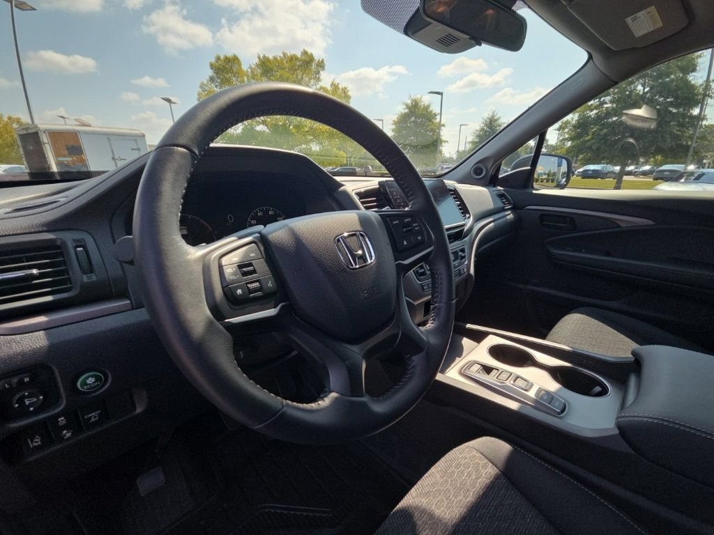 Used 2025 Honda Ridgeline Sport image 27
