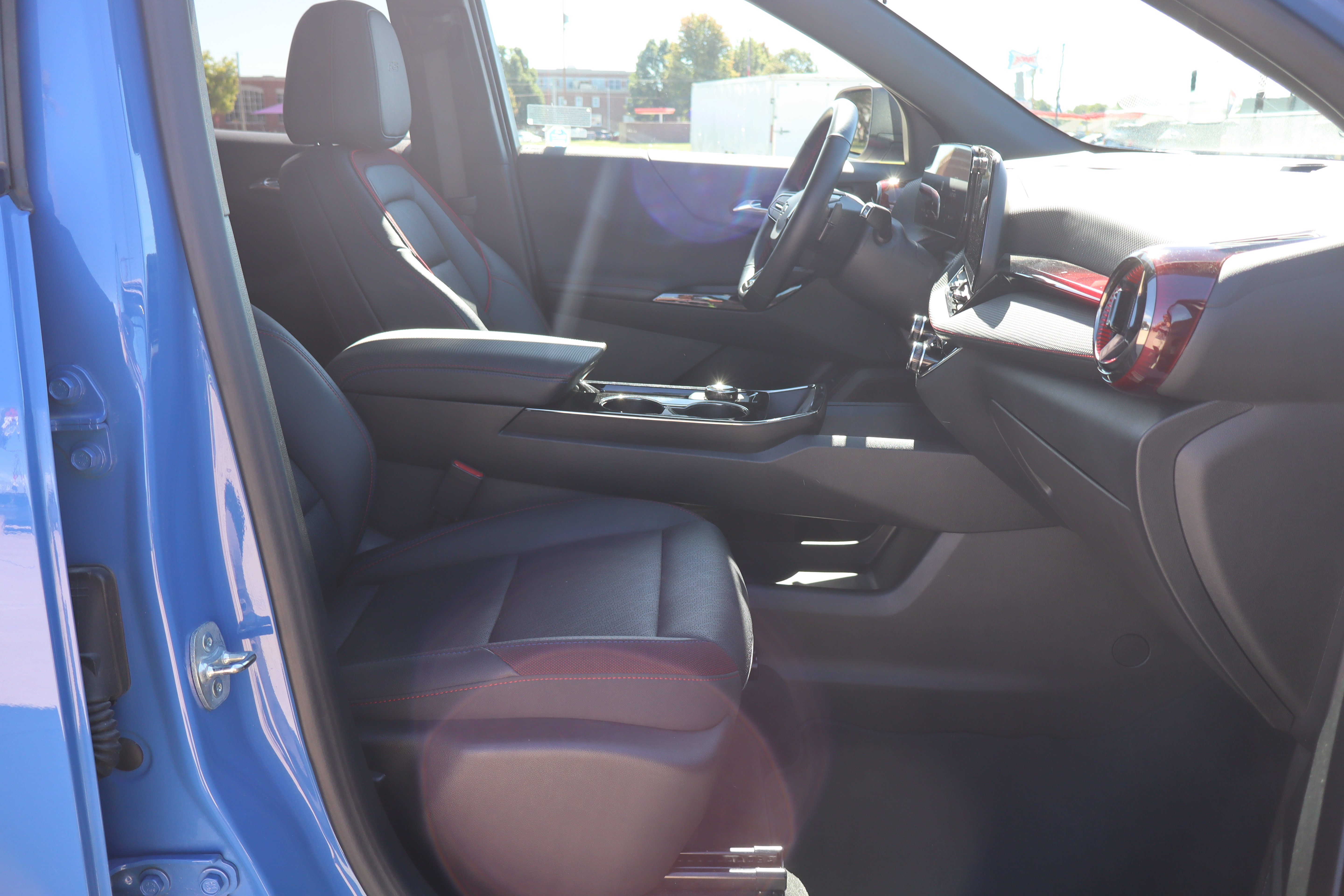 Used 2025 Chevrolet Equinox RS AWD/4WD image 12