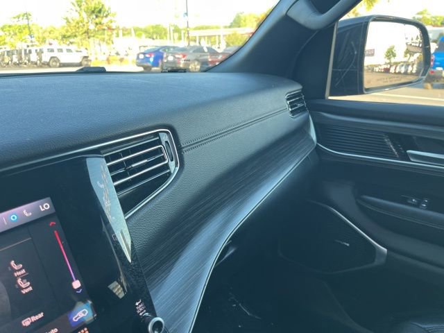 Used 2024 Jeep Wagoneer L Series II w/ Flexible Seating Group AWD/4WD image 28