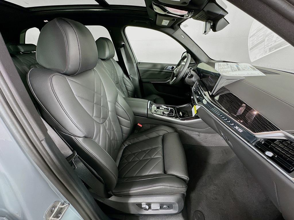 Used 2026 BMW X5 xDrive50e image 33